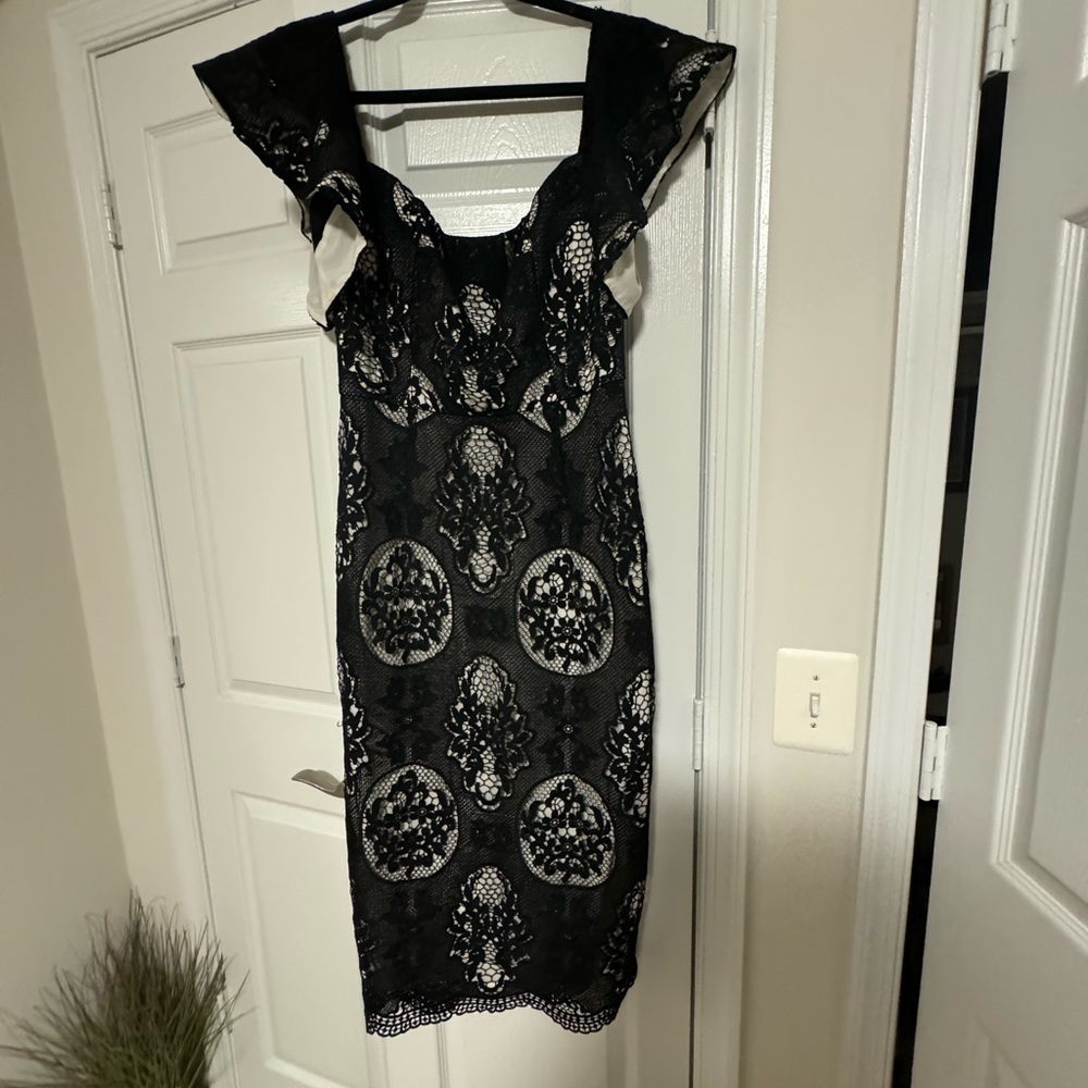 Black and white lace Mestiza